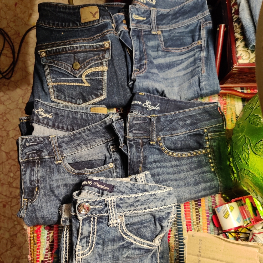 Bundle of American eagle size 6 bottoms